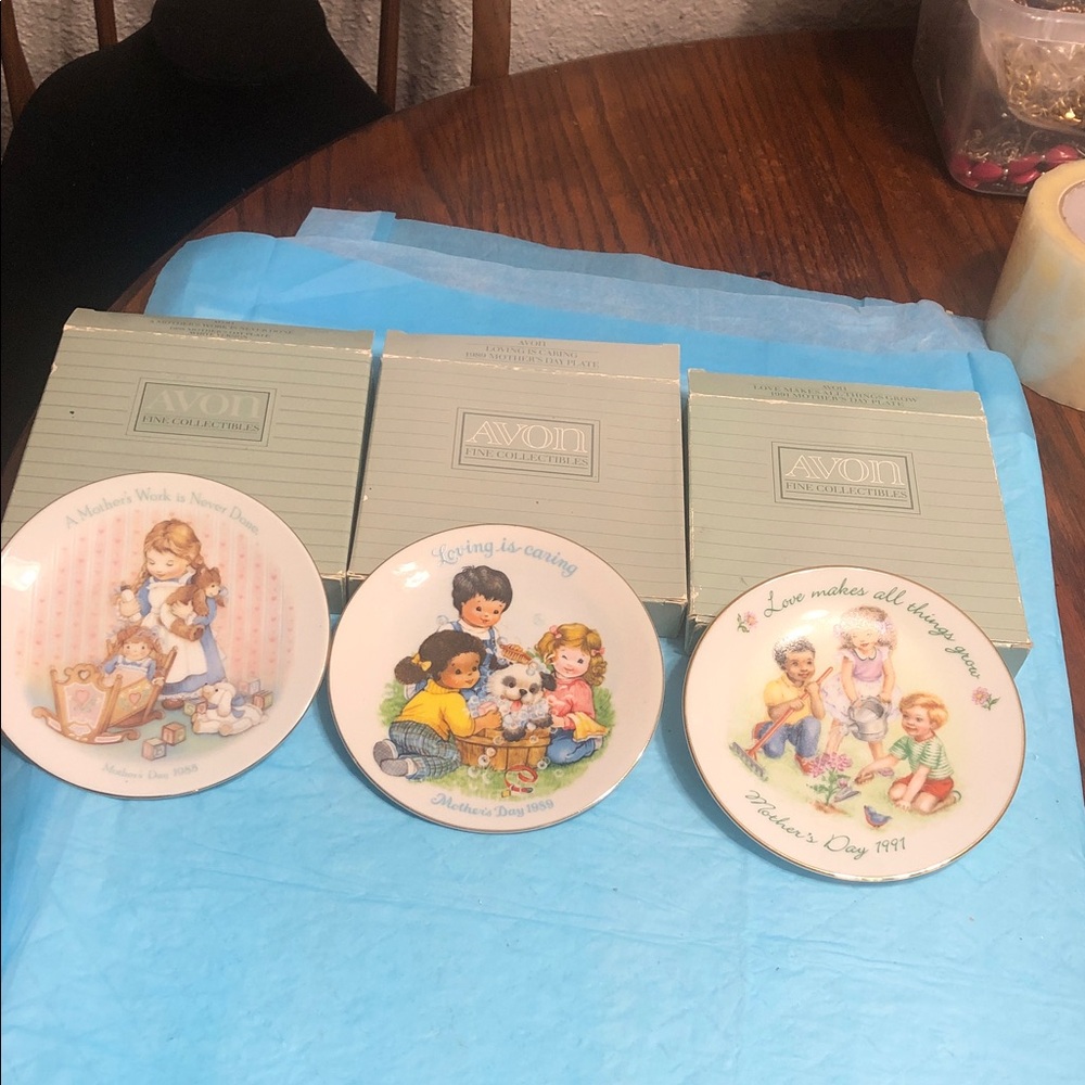 Avon Collectible Mother's Day Decorative Plates - Assorted Pastel Designs